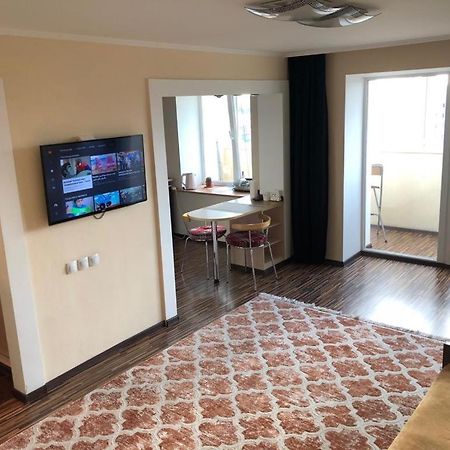 Apartment On Republic Square Ustʼ-Kamenogorsk Esterno foto