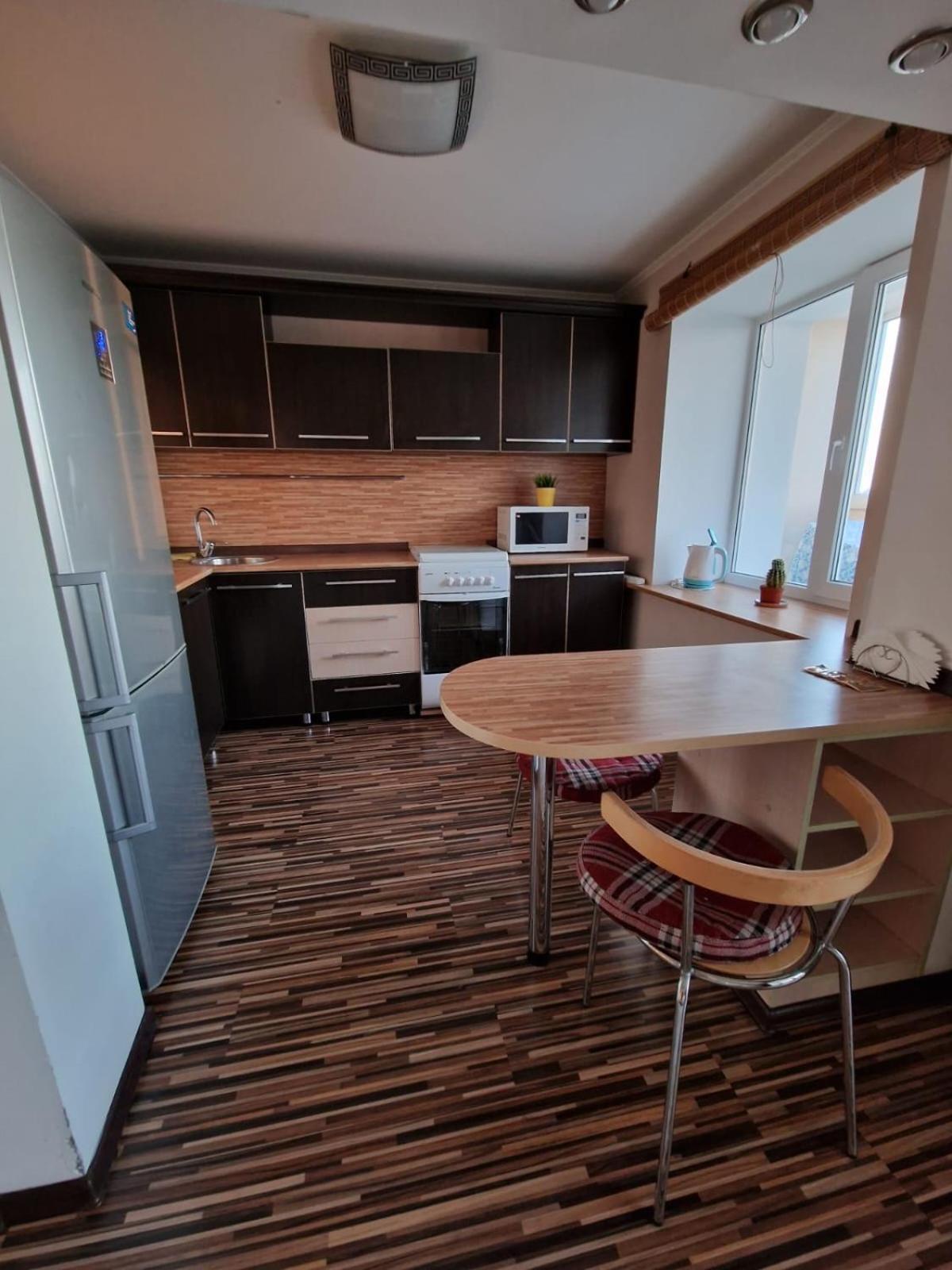 Apartment On Republic Square Ustʼ-Kamenogorsk Esterno foto