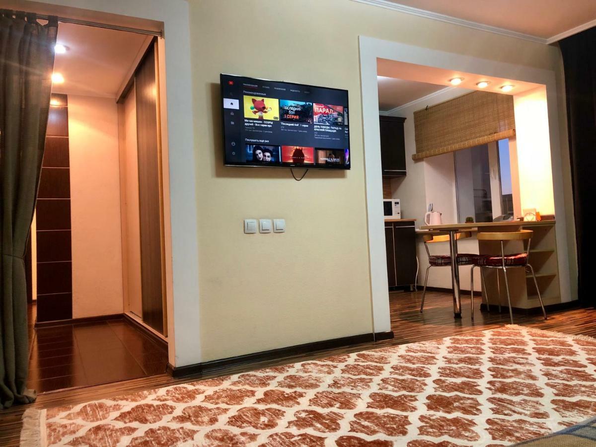 Apartment On Republic Square Ustʼ-Kamenogorsk Esterno foto