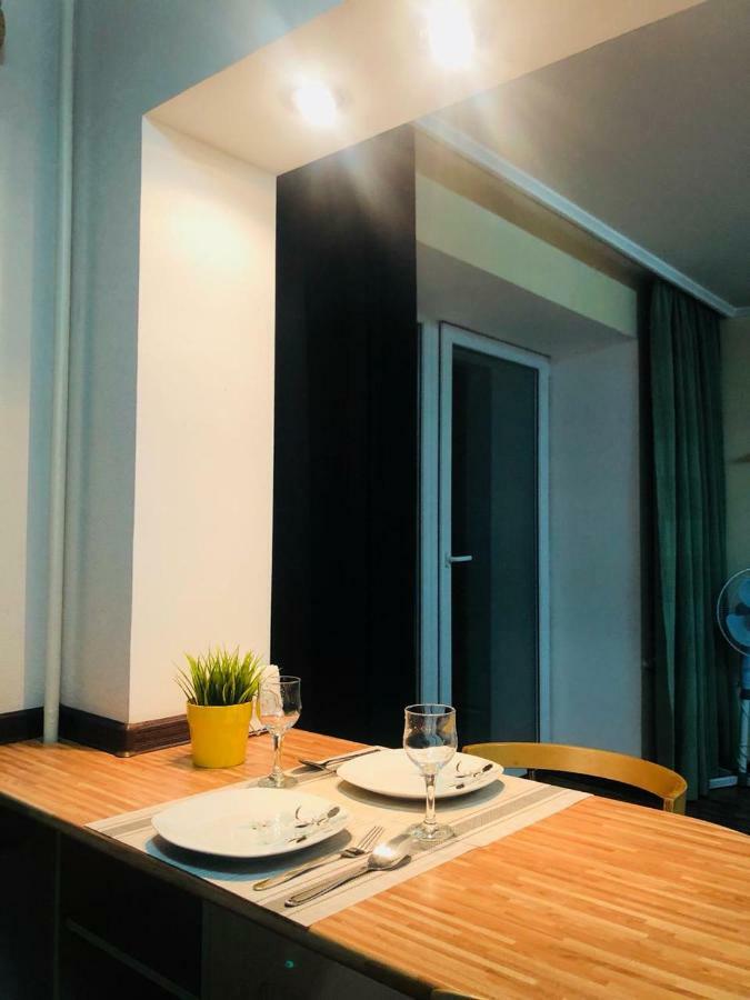 Apartment On Republic Square Ustʼ-Kamenogorsk Esterno foto